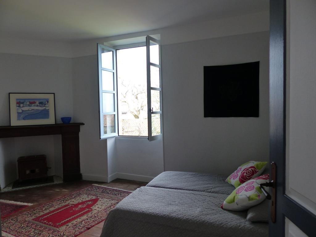Bed and Breakfast Maison Arriu Montaut  Zimmer foto
